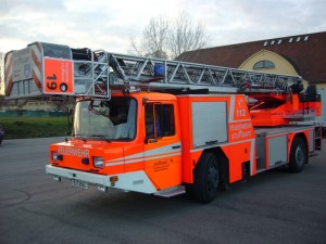 Drehleiter in Fahrstellung