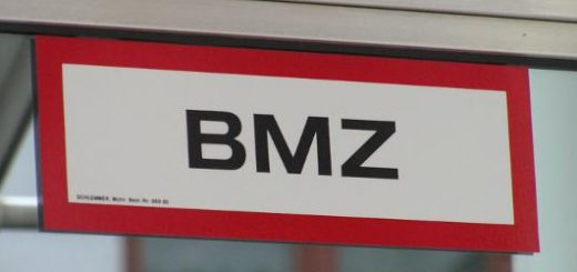 Schild "BMZ" (Brandmelderzentrale)
