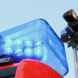 LED-Blaulicht HLF Münster, aktivierter Lichtmast im Hintergrund