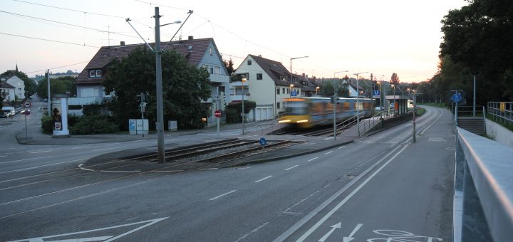 SSB-Haltstelle und Straße