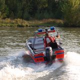 Mehrzweckboot in Kurvenfahrt